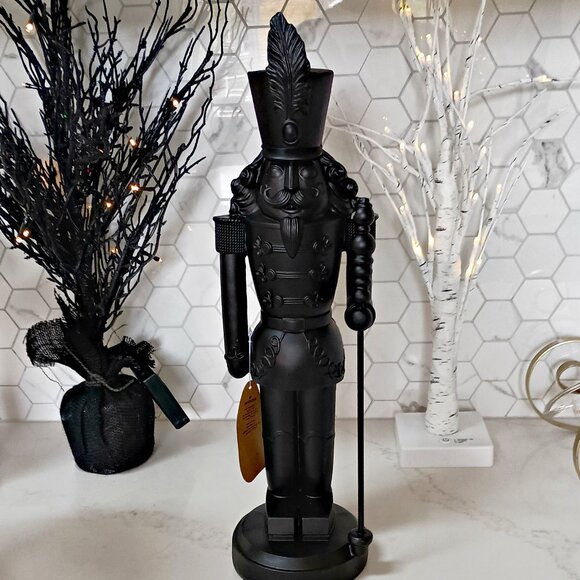 NEW! EXQUISITE MASSIVE 18 TALL NUTCRACKER - Picture 8 of 8